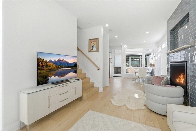 Building Photo - 6 Richardson St