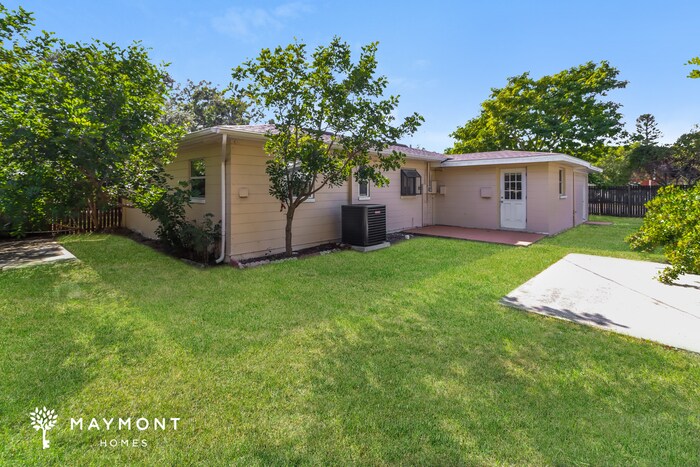 Building Photo - 10849 60th Ave N