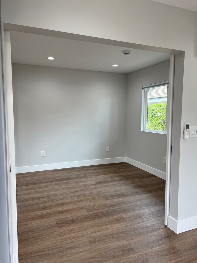 Building Photo - 4946 Park Dr