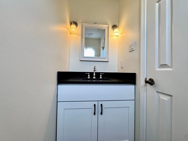 Building Photo - Completely Renovated & Ready 02-25-26! 2 Primary Suites, All Appliances Convey and Dog-Friendly!