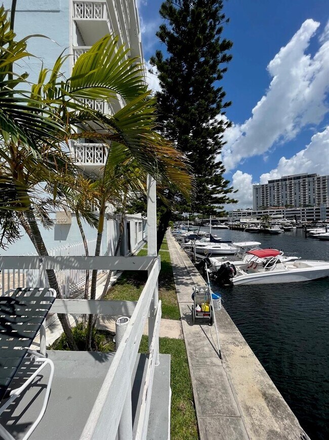 Building Photo - 13155 Ixora Ct