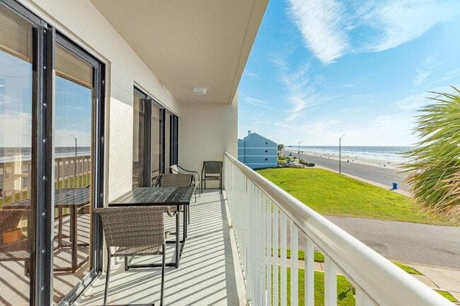 Building Photo - 7700 Seawall Blvd