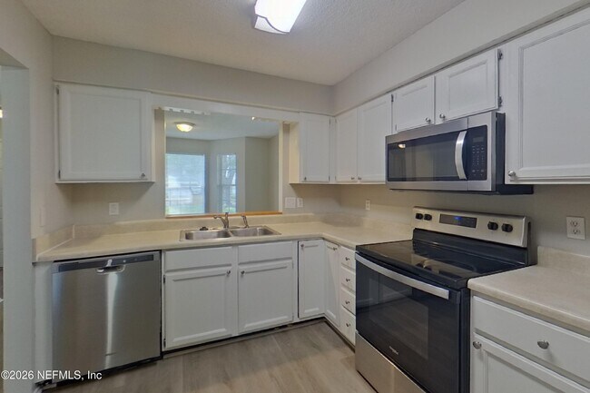 Building Photo - 606 Radnor Ln