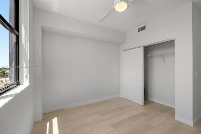 Building Photo - 555 NE 8th St