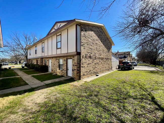 Building Photo - 3061 Olympia Dr