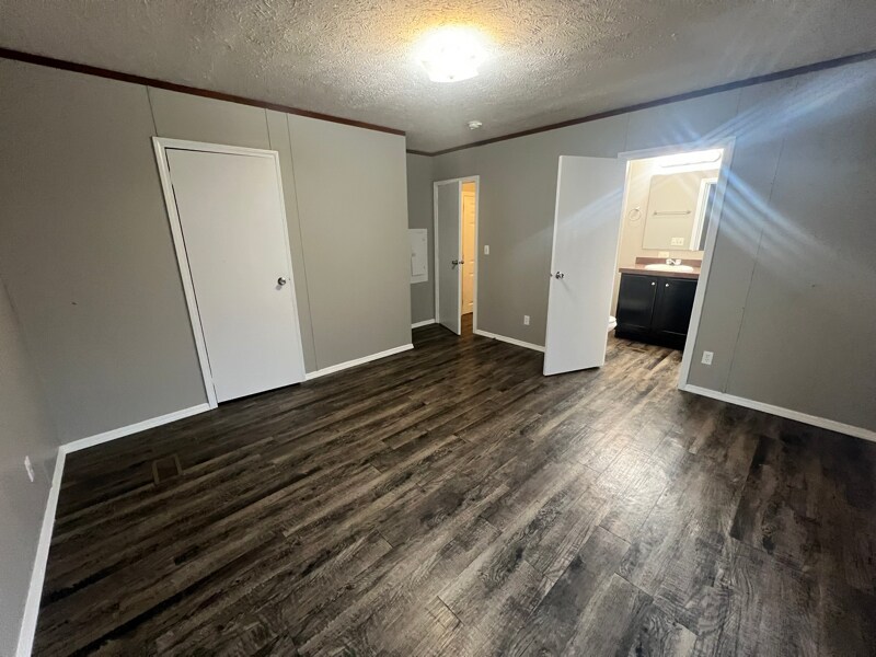 Building Photo - 58 Locust St