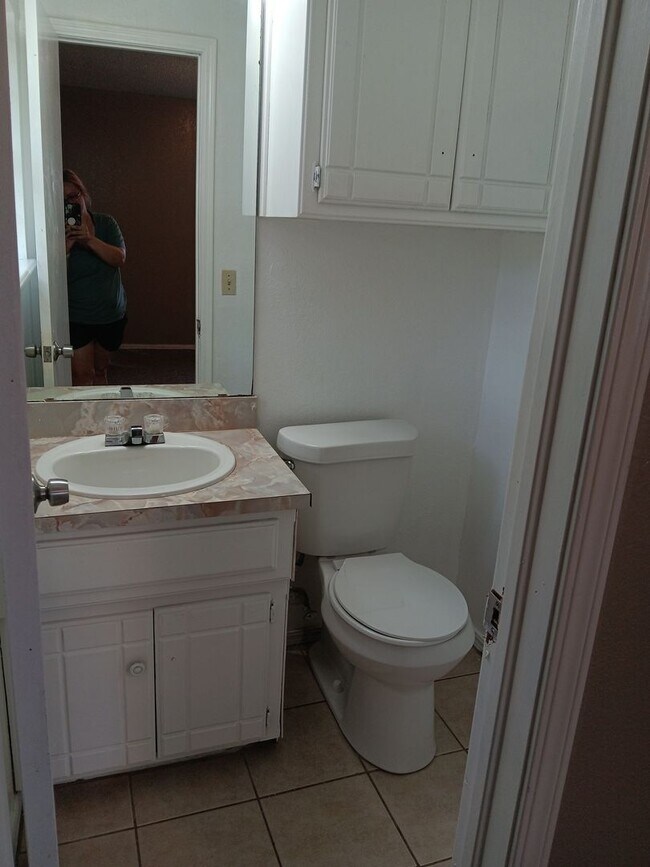 Building Photo - Spacious 5-Bedroom Home with Fresh Modern Updates in Midwest City