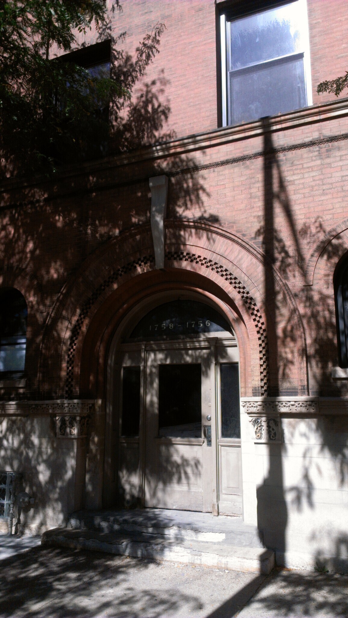 Building Photo - 1758 W Montrose