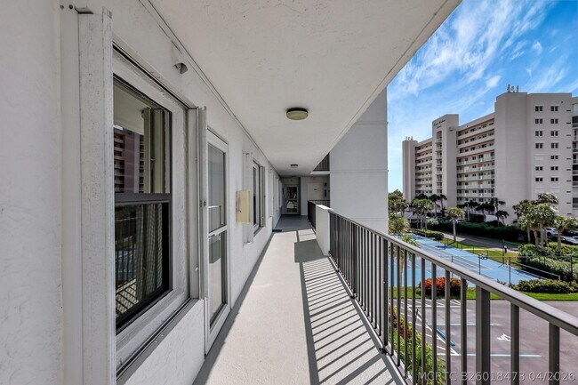 Building Photo - 5163 N Hwy A1A