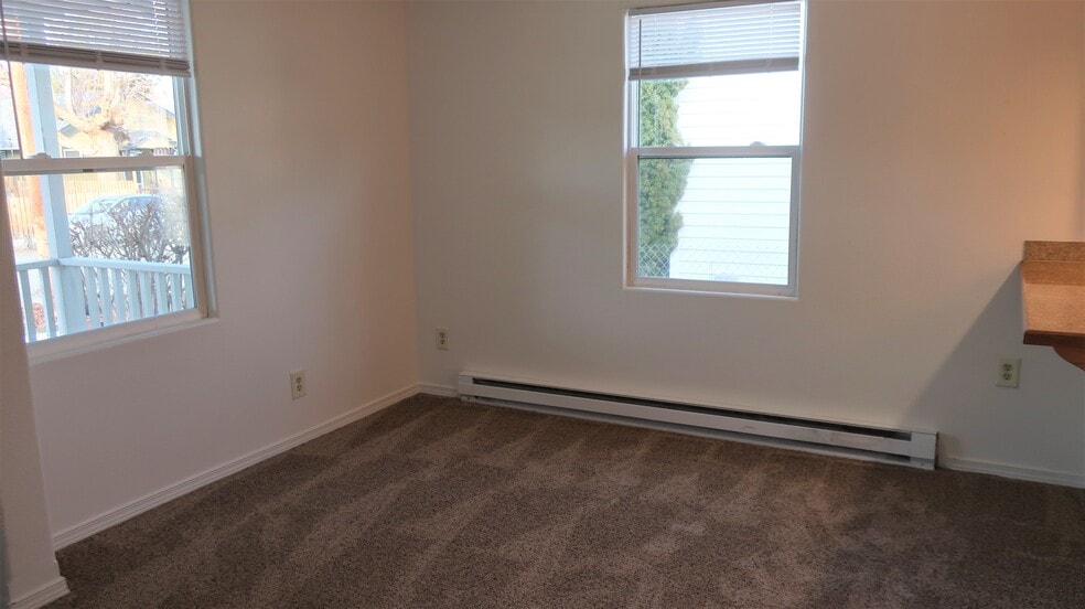 Building Photo - 1019 W Park St