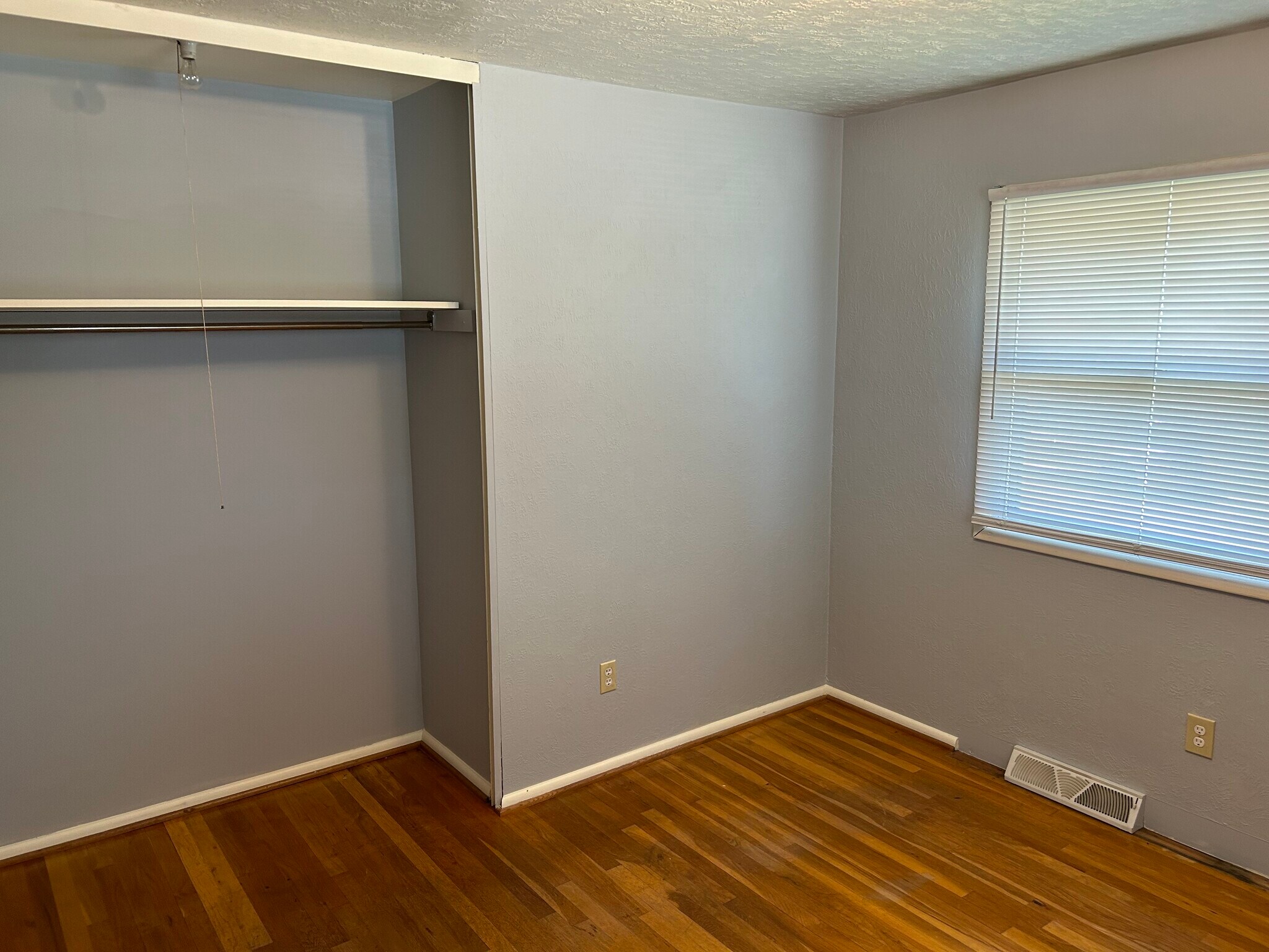 Building Photo - 826 Woodhill Rd