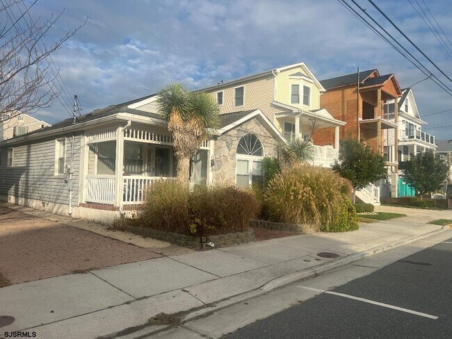 Primary Photo - 111 N Monroe Ave