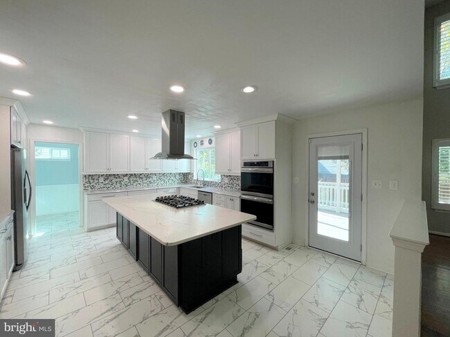 Building Photo - 20871 Freedom Run Dr
