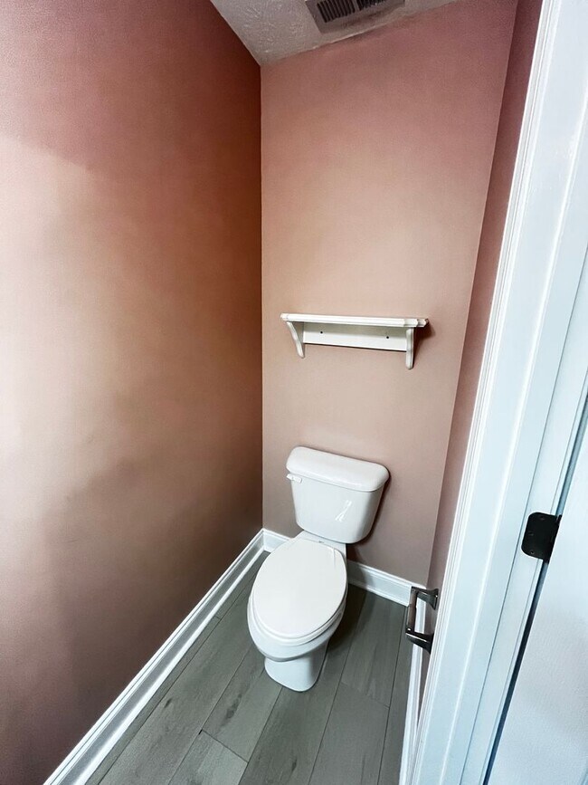 Building Photo - Beautiful 4 Bedroom and 2.5 Bath Home