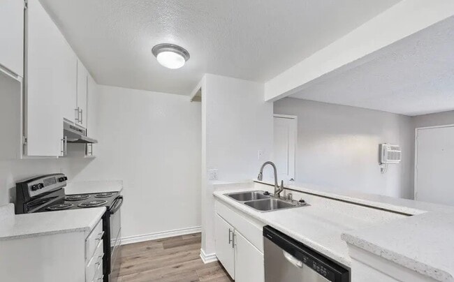 Building Photo - 2600 S Azusa Ave