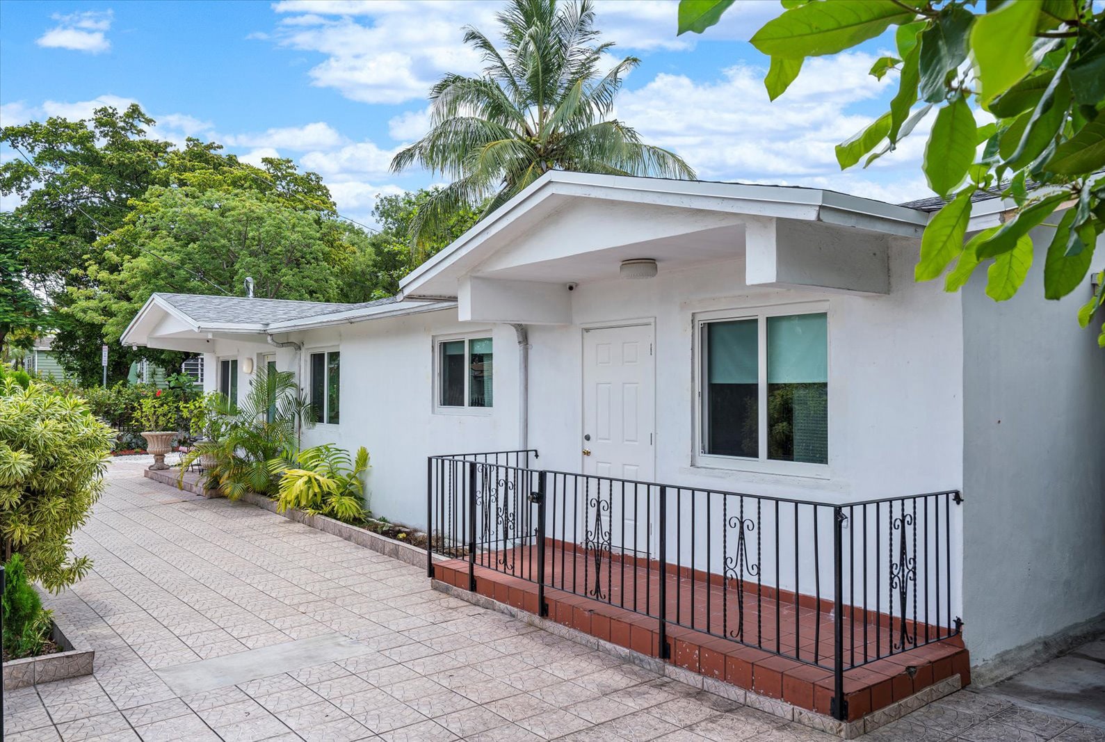 Building Photo - 100 NW 40th St