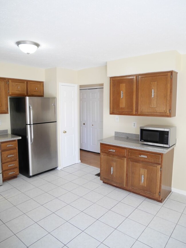 Building Photo - Spacious 3-Bedroom Home with Office/Den in...