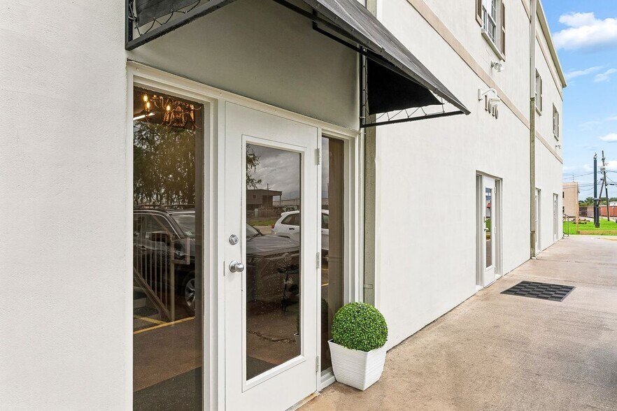 Building Photo - 1616 L and A Rd