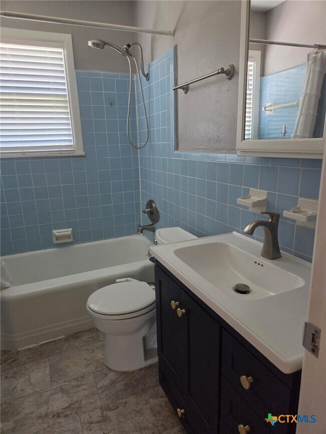 Building Photo - 1818 S 39th St