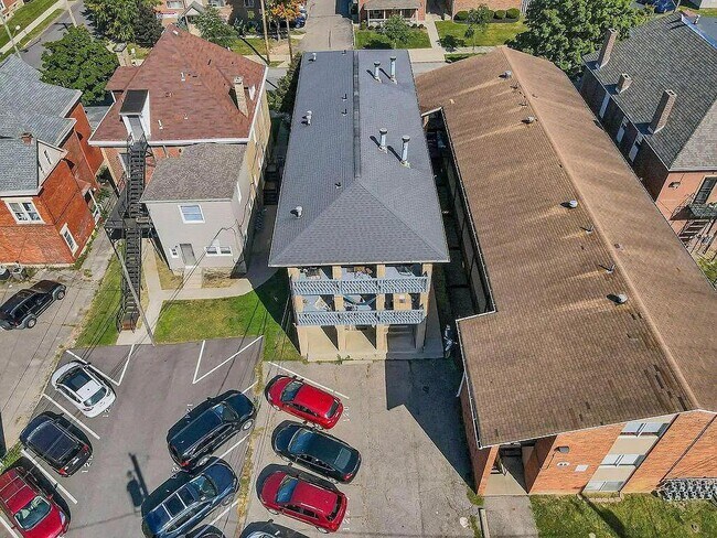 Building Photo - 91 W 9th Ave