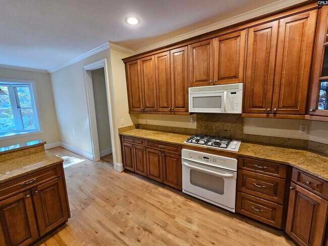 Building Photo - 120 Mossy Ln