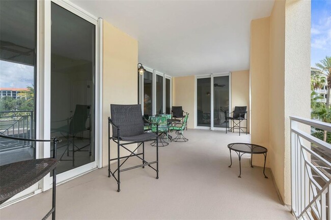 Building Photo - 102 Yacht Harbor Dr
