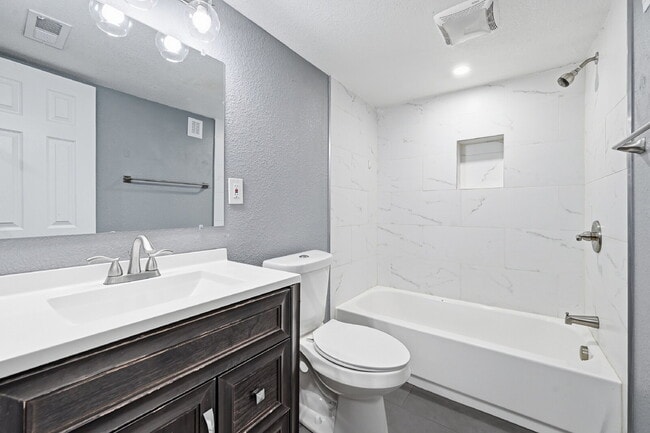 Building Photo - $2,820.95 with $300 off the first month's rent, 4 Beds - 2 Bath, Single Family Home in Denver wit...