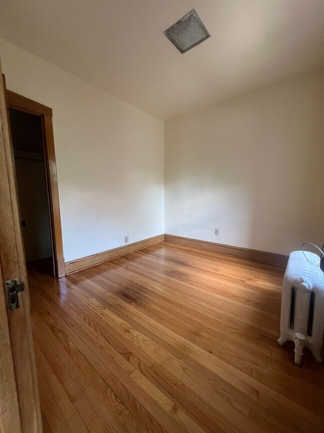 Building Photo - 1114 S Monitor Ave