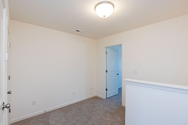 Building Photo - BEAUTIFUL 3BD/2.5BTH Townhome - Belmont -July/August Move In