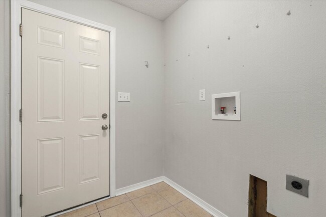 Building Photo - 21570 Palmer Ct
