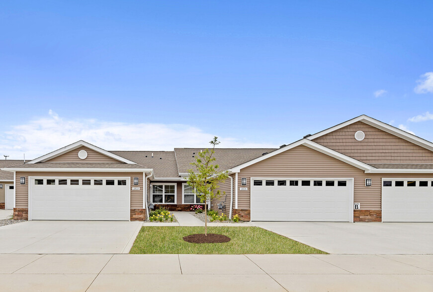 Apartments with Two-Car Attached Garages - Redwood Brownstown Telegraph Sibley Road