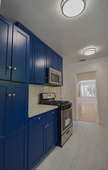 Building Photo - 3246 Barham Blvd