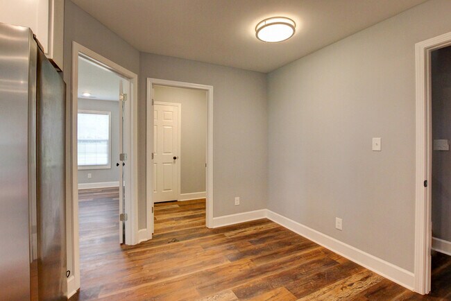 Building Photo - 133 Riverbend Dr