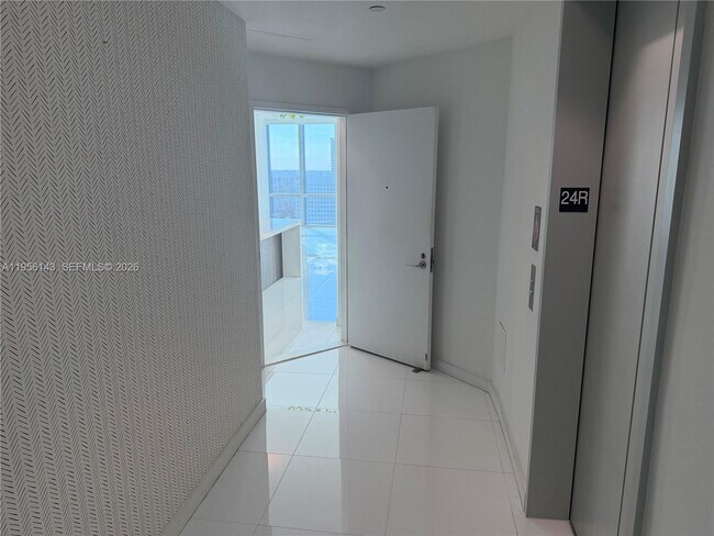 Building Photo - 851 NE 1st Ave