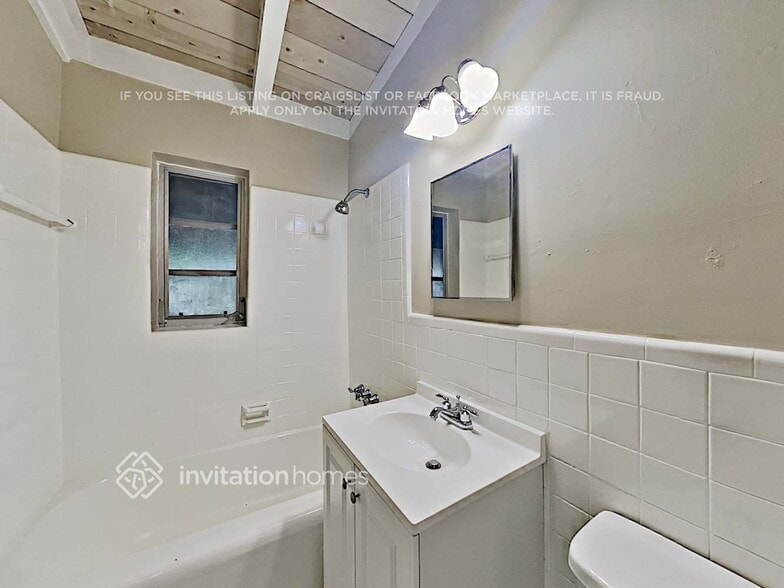 Building Photo - 1275 SW 28th Rd