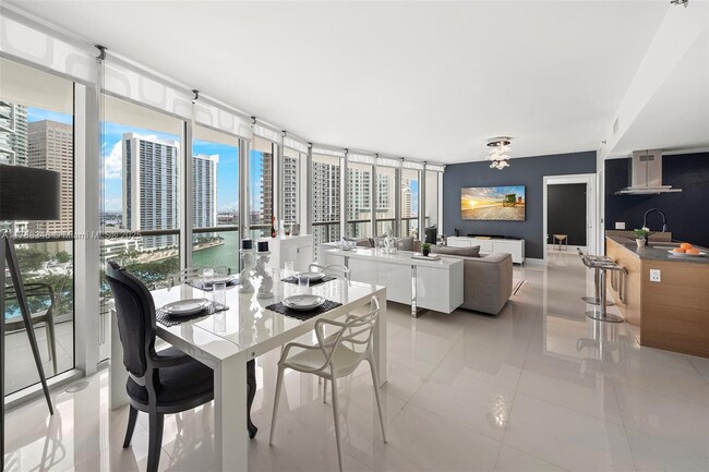 Building Photo - 495 Brickell Ave