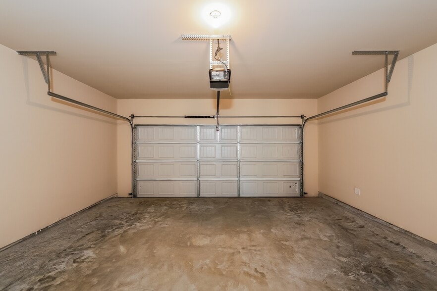 Building Photo - 124 Clover Cir