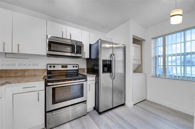 Building Photo - 14260 SW 121st Pl