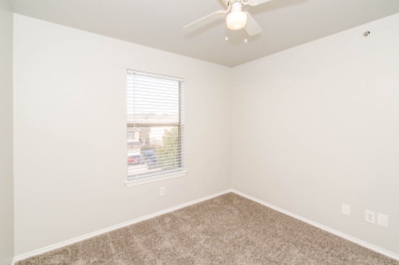 Building Photo - 10806 Mathom Landing