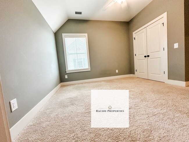 Building Photo - Property Available in the Very Popular -- ...