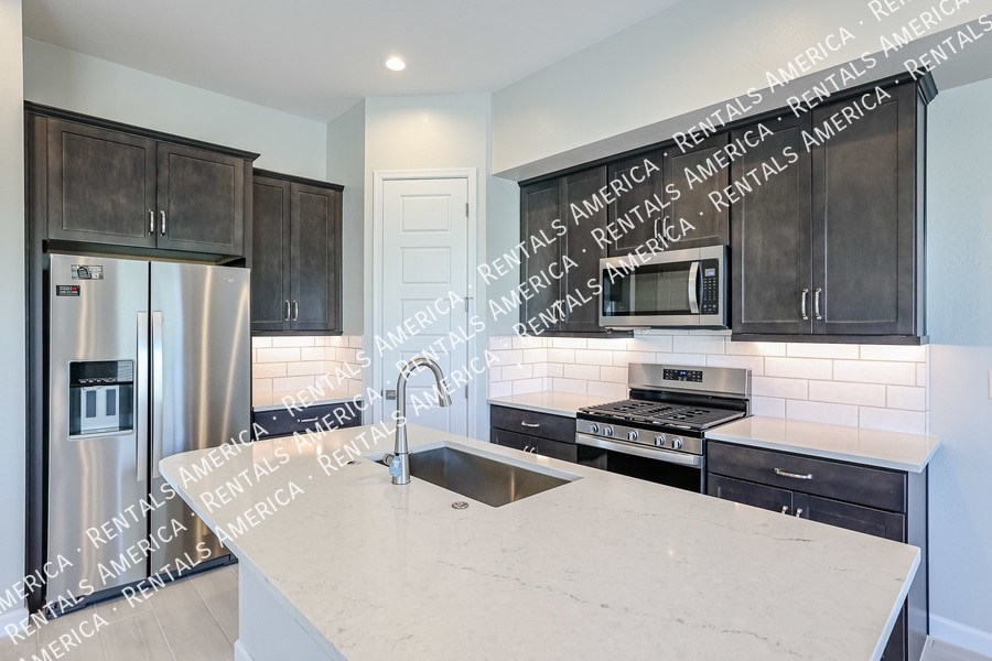 Building Photo - 17052 N 50th St