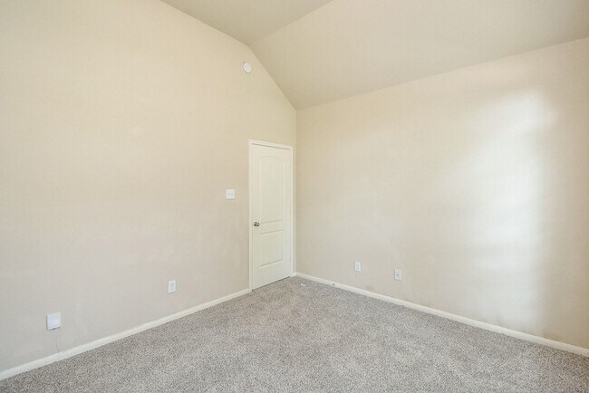 Building Photo - 4215 Mill Oak Dr