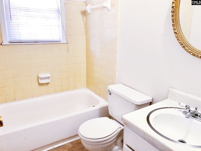 Building Photo - 225 Stirlington Rd