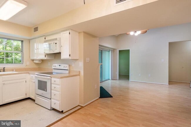 Building Photo - 7717 Inversham Dr