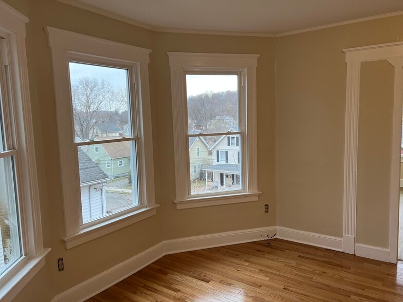 Building Photo - 63 Wood St