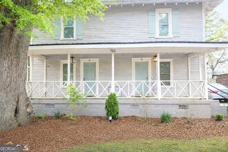 Building Photo - 702 Radford St