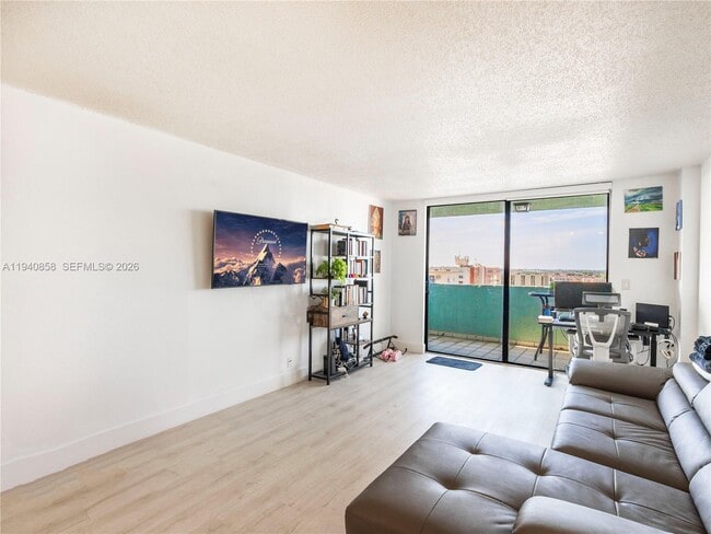 Building Photo - 1825 W 44th Pl