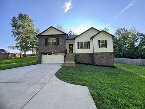 Building Photo - Gorgeous Single Family Home In Clarksville