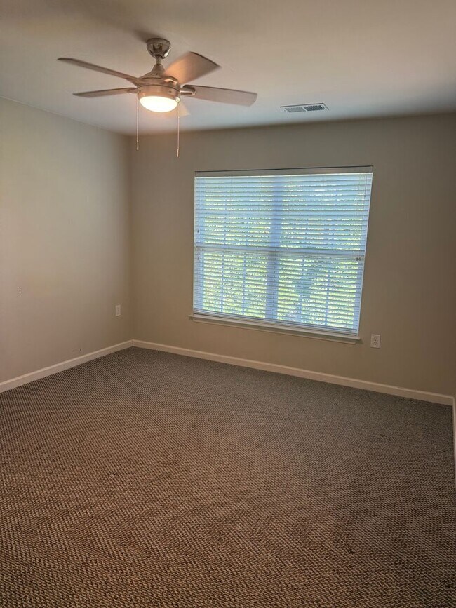 Building Photo - Adorable 2 Bedroom Convenient to Battlegro...