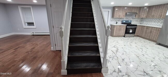 Building Photo - 22 Clermont St